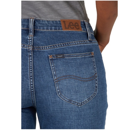 Lee - Picture 4 of 5